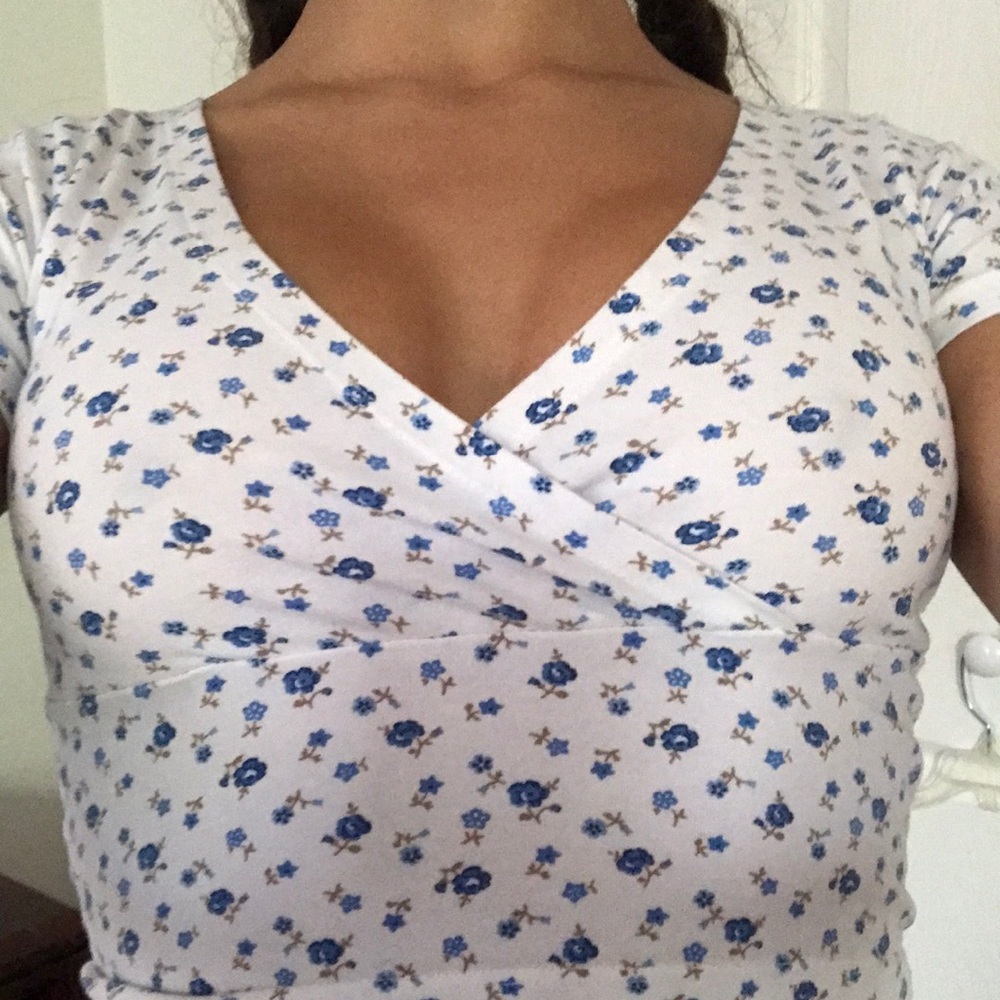 Brandy Melville, Blue flower patterned t-shirt.